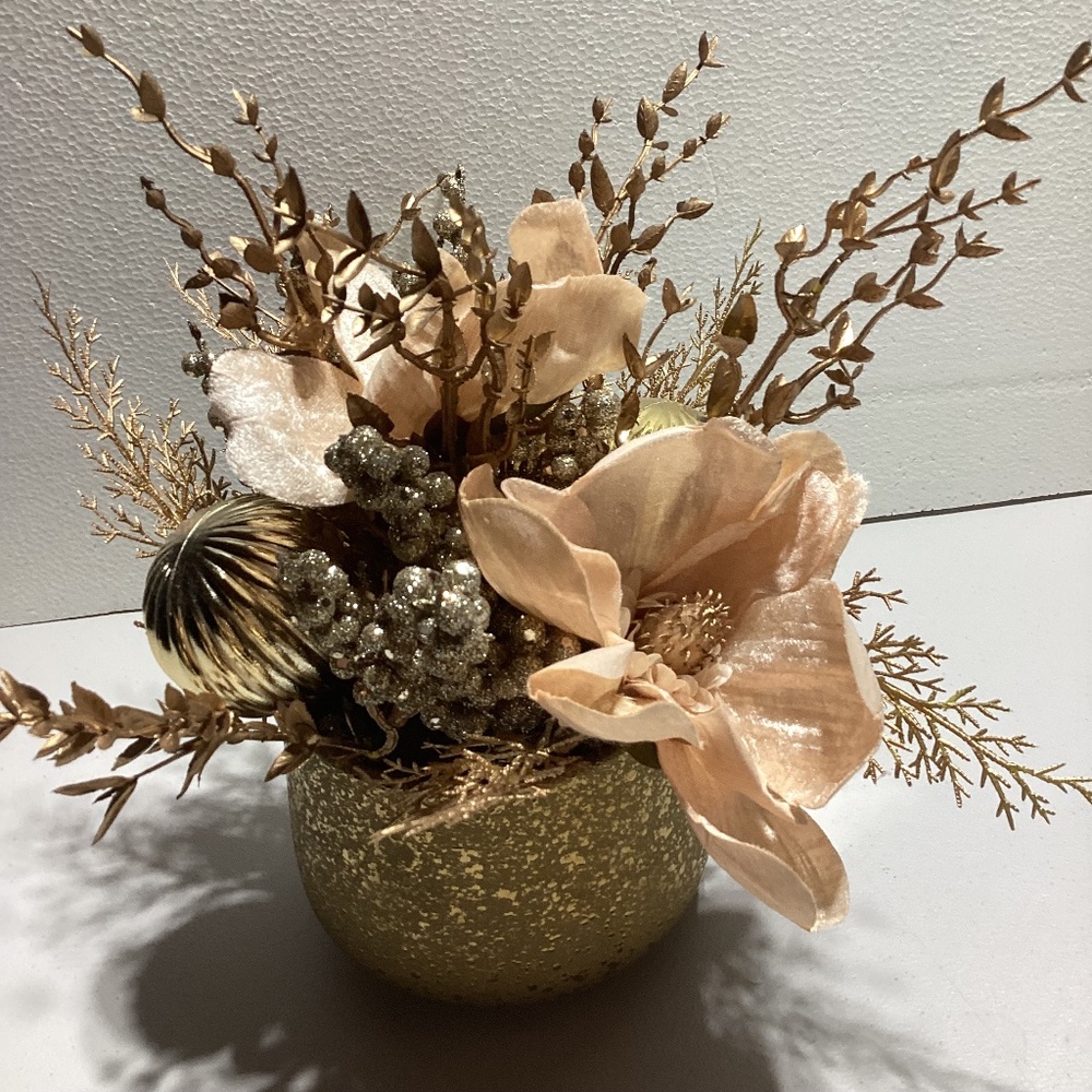 Rachel Zoe  Gold & Peach Centerpiece  12" x 12"  NWT
